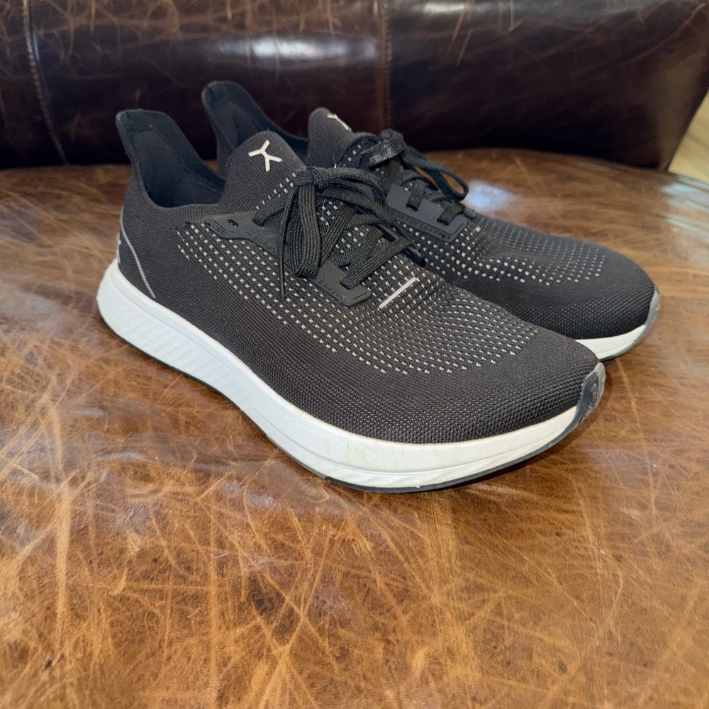 Men's Black Flux Runner Shoes